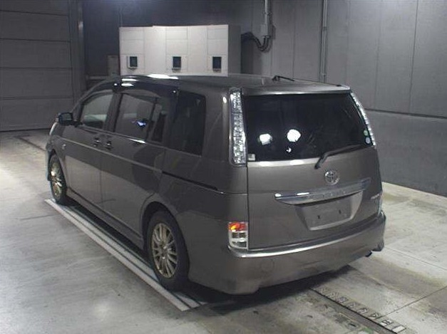 2013 Toyota ISIS